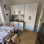 B&B \
